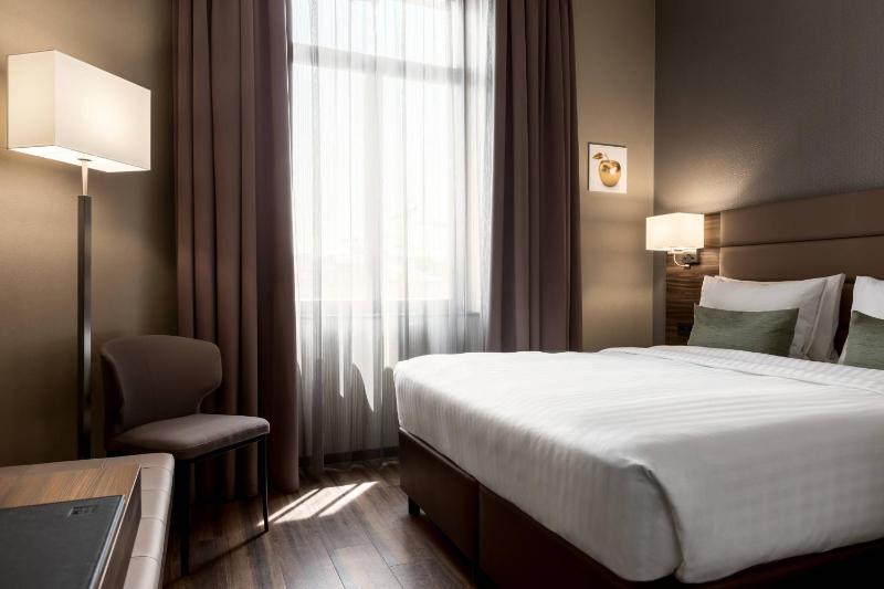Standard Queen Room image 1
