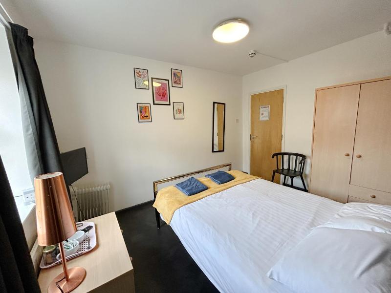 Double Room with Private Bathroom image 4