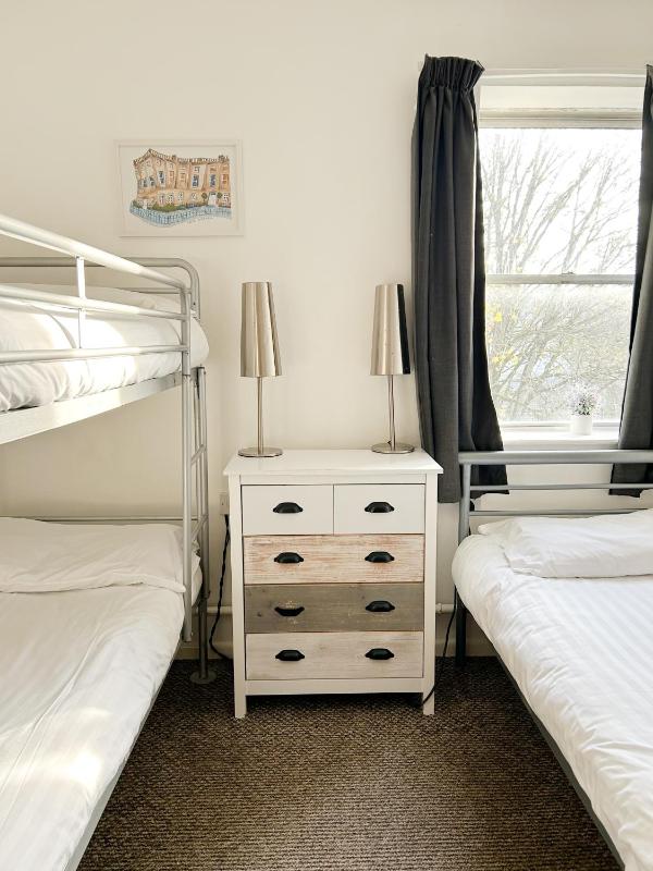 Basic Triple Room with Shared Bathroom image 3