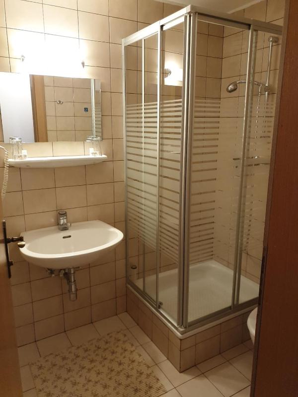 Budget Double Room image 2