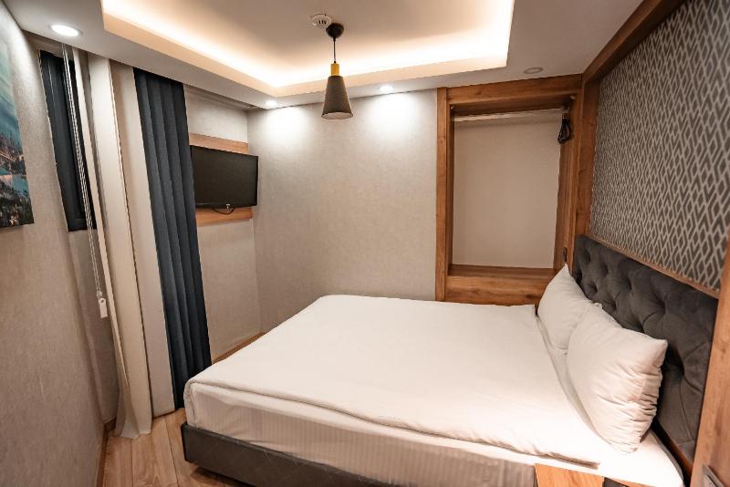 Standard Family Room image 3