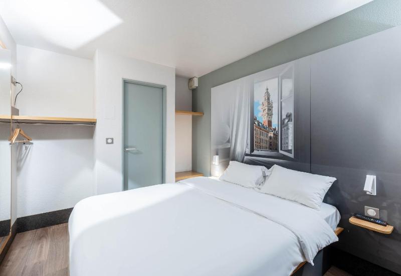 Double Room image 4