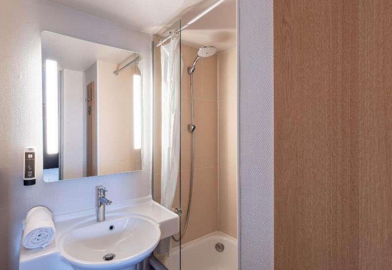 Double Room image 3