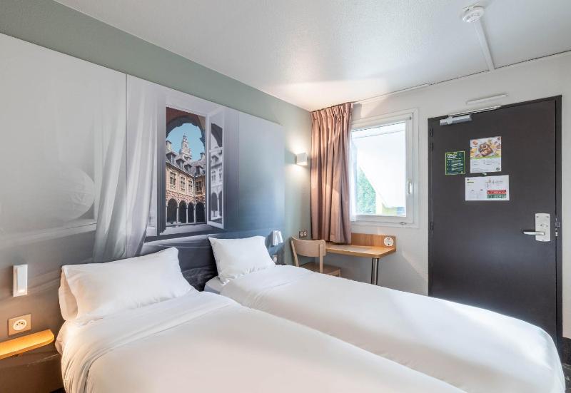 Twin Room image 3