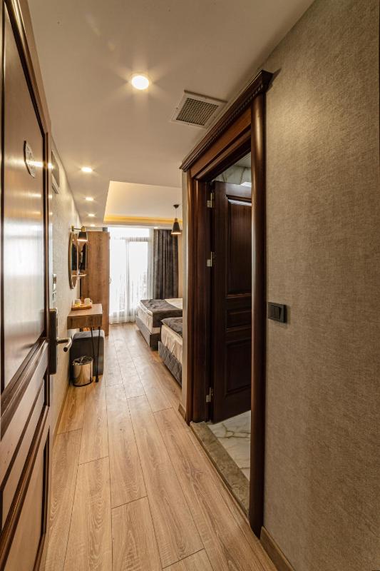 Standard Triple Room image 4