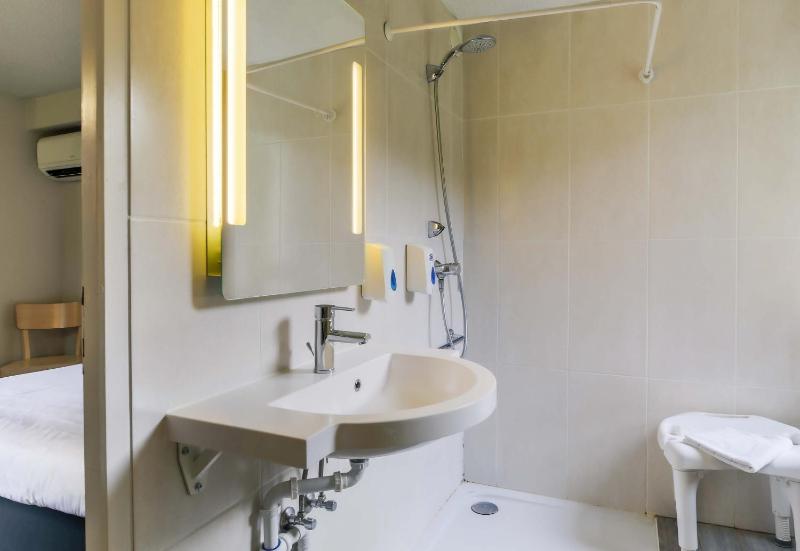 Double Room - Disability Access image 3