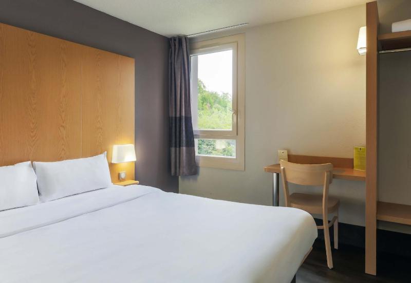 Double Room - Disability Access image 4