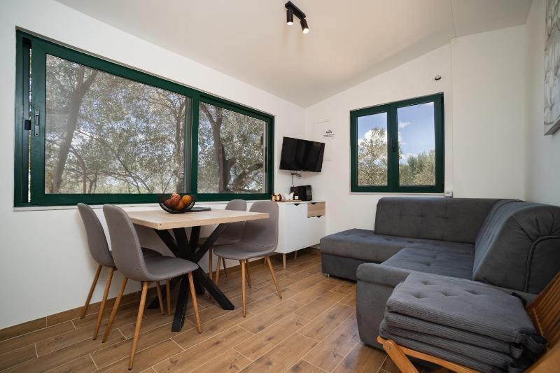 Family-friendly apartments with swimming pool Cove Modrave Sibenik - 20191 - image 13