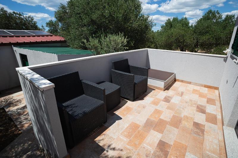 Family-friendly apartments with swimming pool Cove Modrave Sibenik - 20191 - image 12