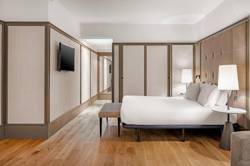 AC Hotel Avenida de America - image 6