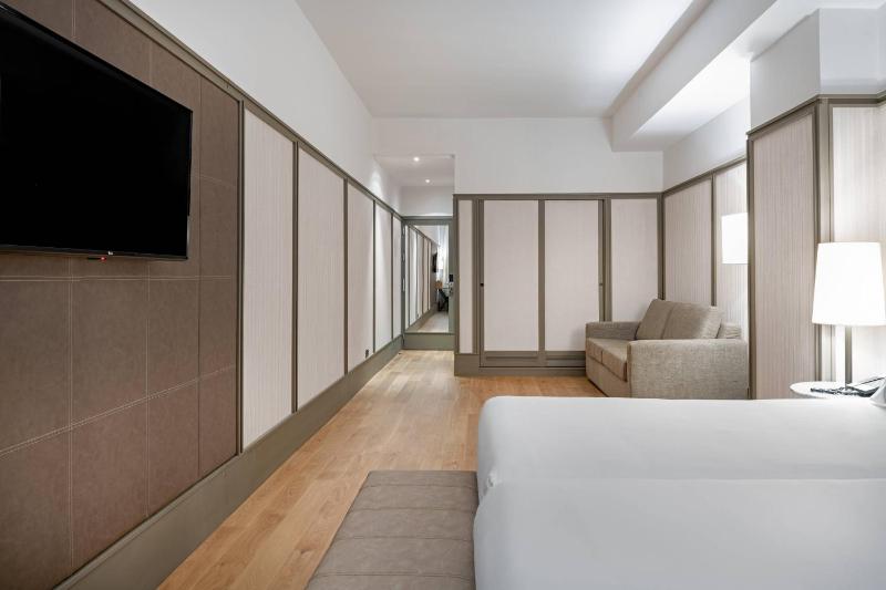 Superior Twin Room image 4