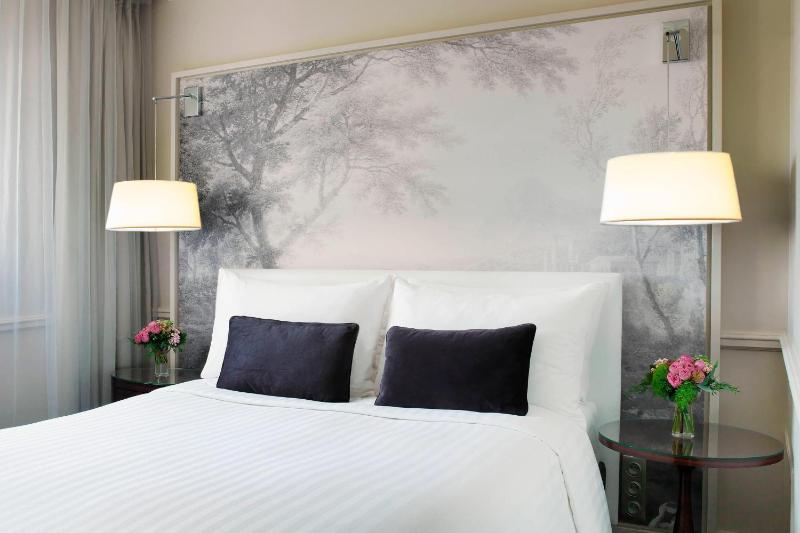 Classic Double Room image 4