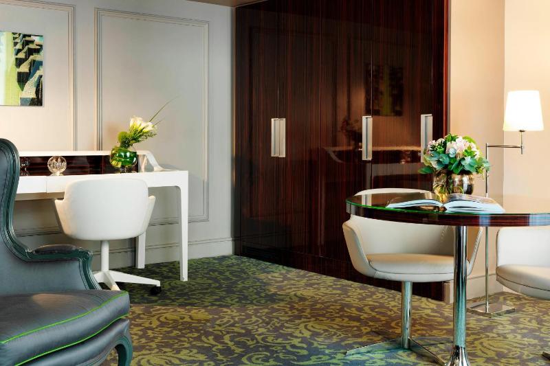 Duplex Suite with Garden View image 4