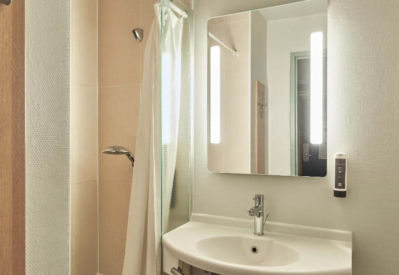 Double Room image 4