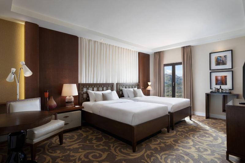 Deluxe Twin Room with View image 1