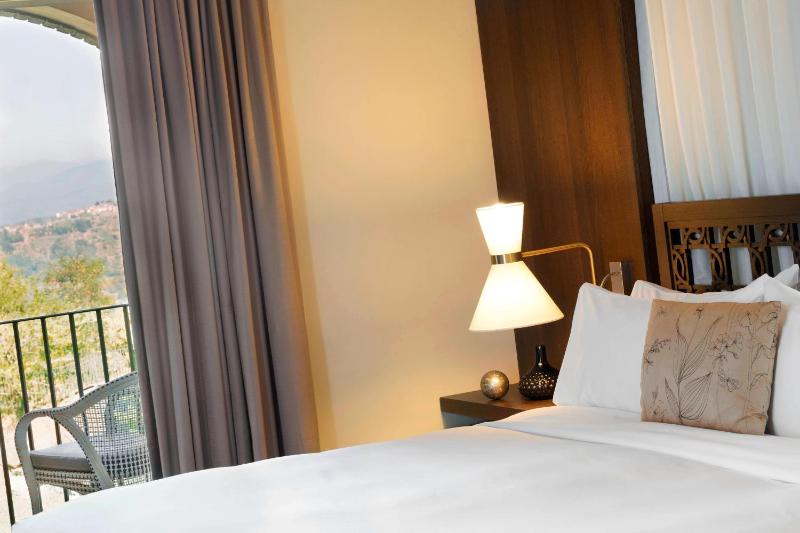 Balcony Deluxe King Room with View image 2
