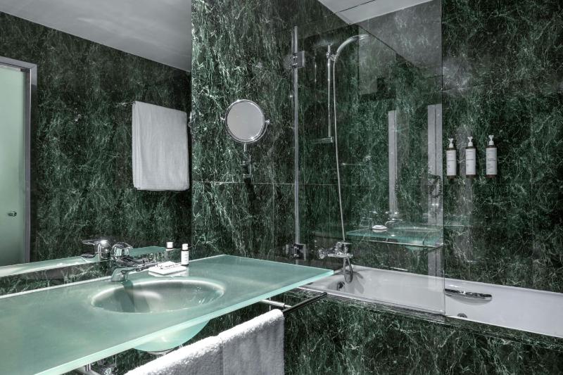 Junior King Suite image 2