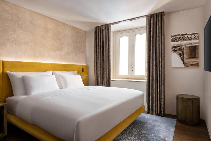 Adagio, Guest room, 1 King image 1
