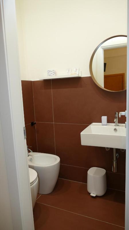 Standard Double Room image 3