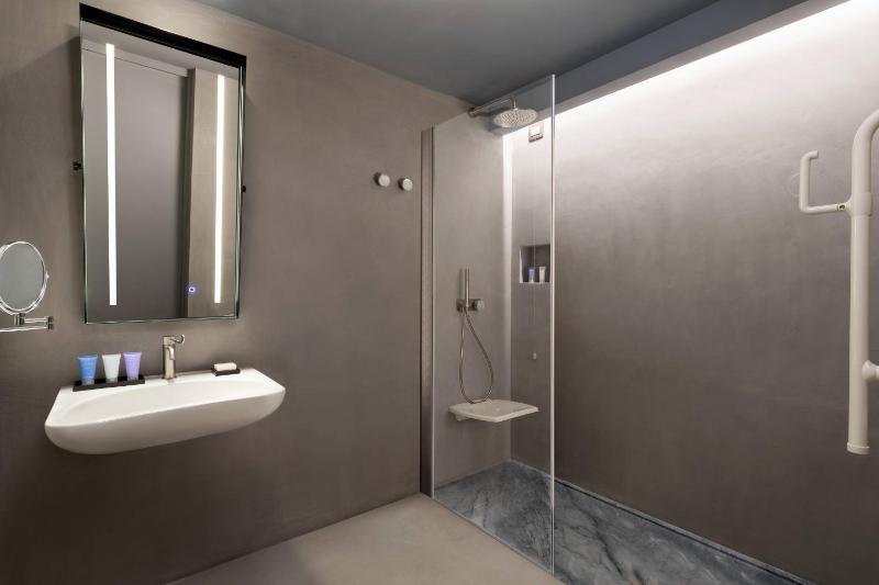 Adagio, Guest room, 1 King image 4