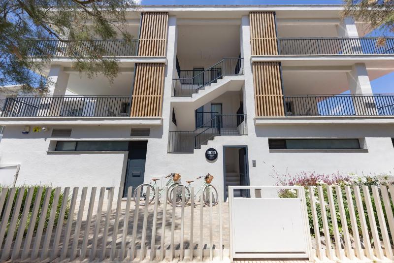 One-Bedroom Apartment with Terrace image 1
