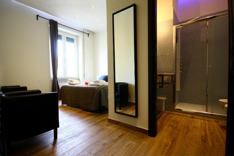 Deluxe Room image 2
