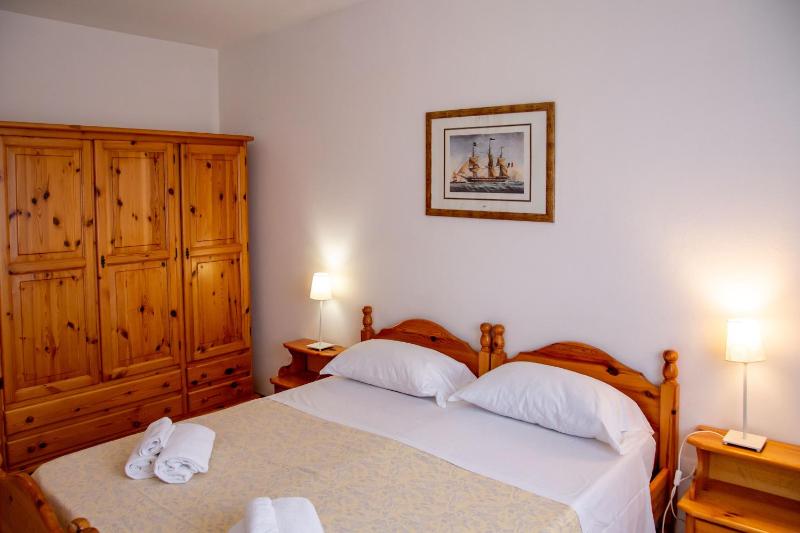 Economy One-Bedroom Apartment image 4