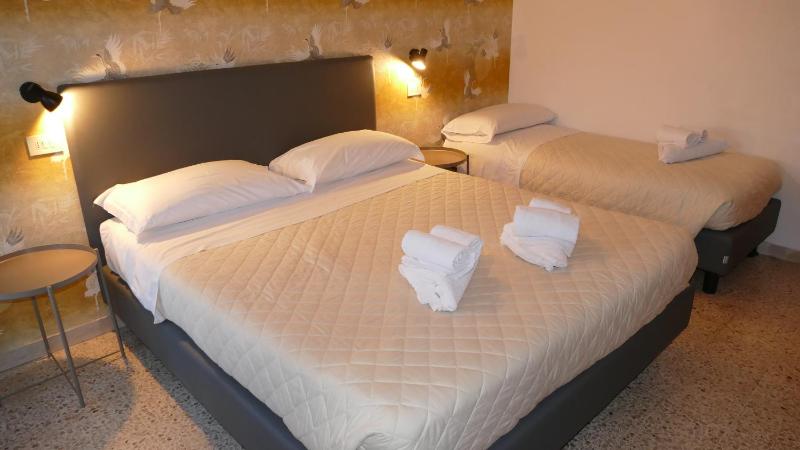 Double Room with Sea View image 3