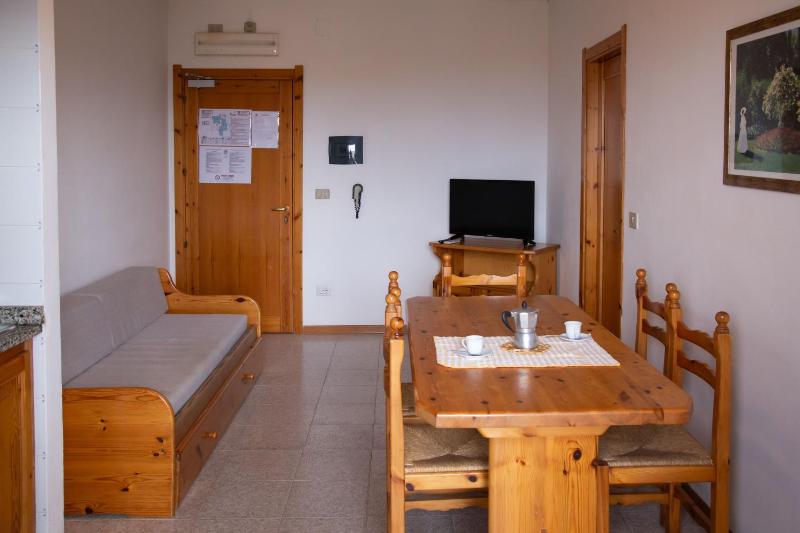 One-Bedroom Apartment image 4