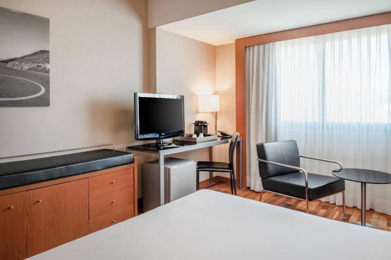 Deluxe Double Room image 4