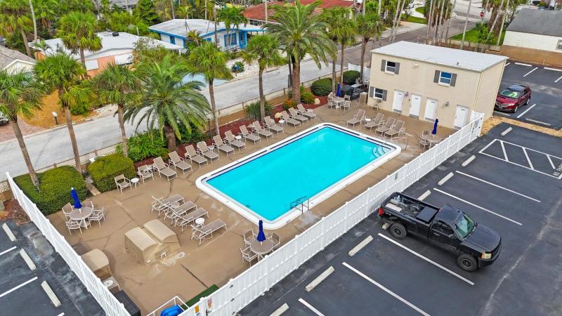 One Bedroom 1 1/2 Bath Madeira Place #211 - image 3