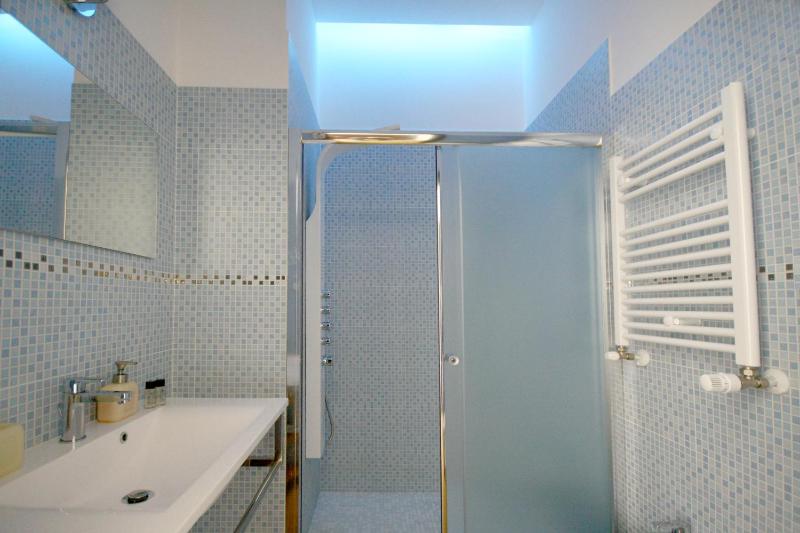 Deluxe Room image 3