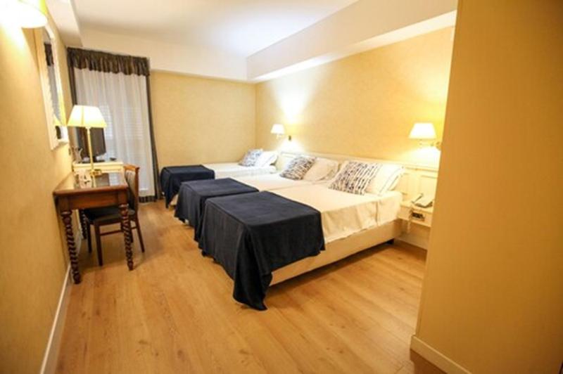 Standard Triple Room image 4
