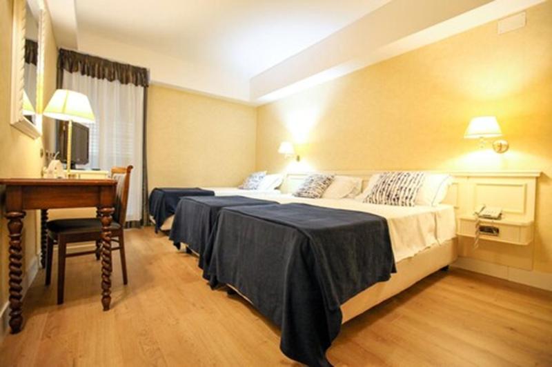 Standard Triple Room image 3