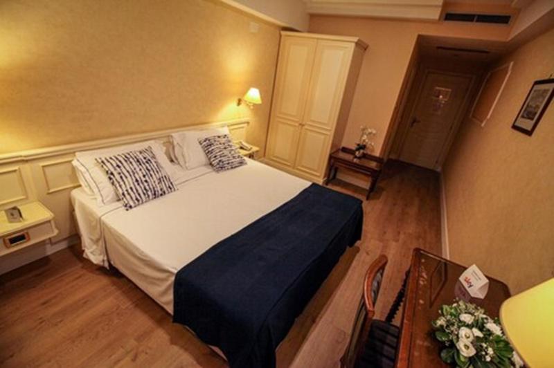 Standard Double Room image 4