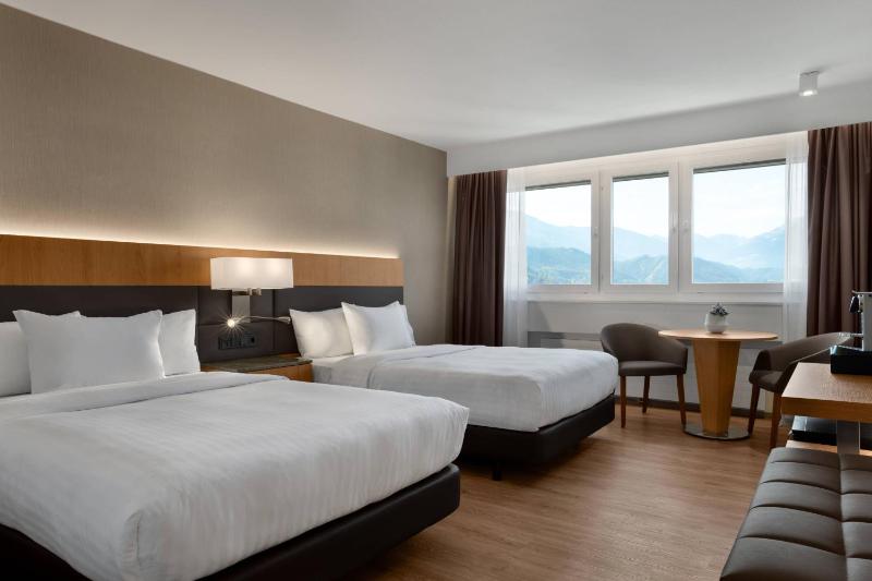 Standard Guest Room with Two Double Beds and Mountain View image 4