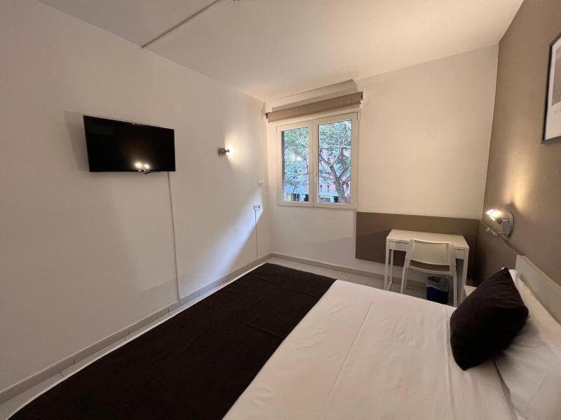 Double Room with Extra Bed image 3