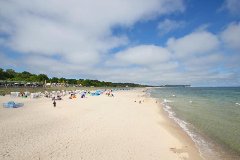 Strandresidenz Brandenburg Ferienwohnung 24 mit Sauna- und Schwimmbadnutzung im AHOI Sellin - image 12