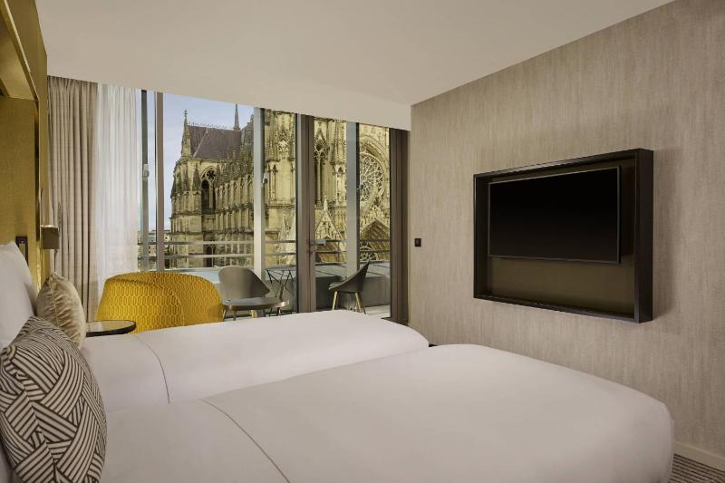Executive Twin Room - Cathedrale view image 1