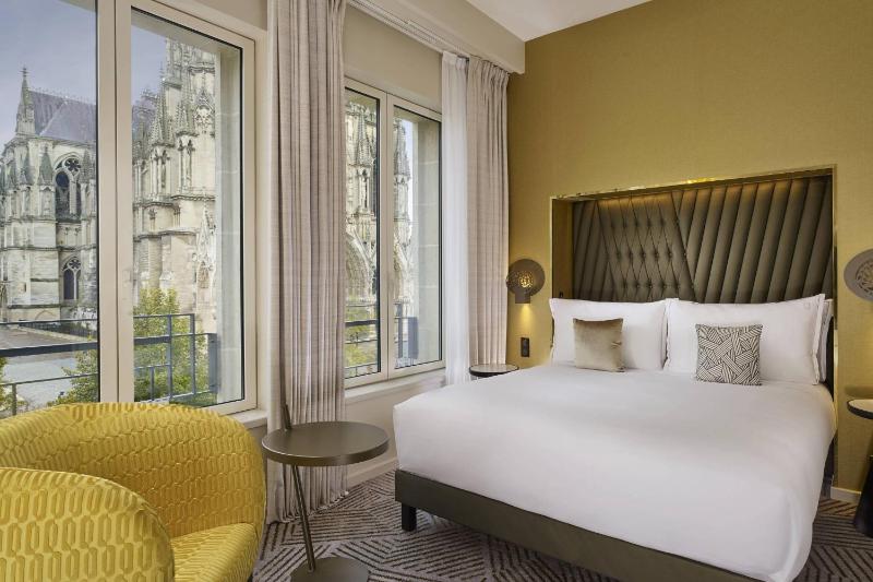 Deluxe King room - Cathedrale view image 1