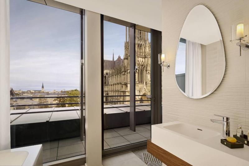 Executive King room - Cathedrale view image 3