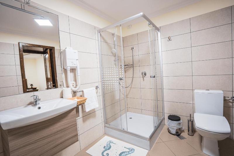 Triple Room with Balcony image 1