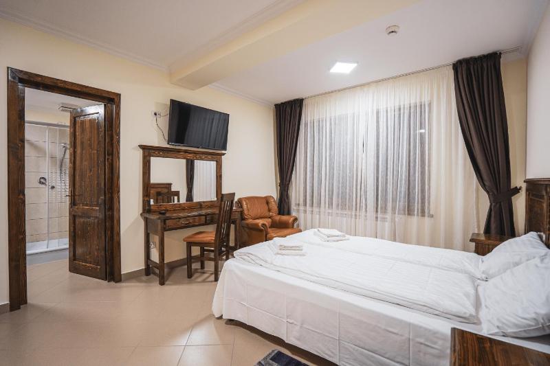 Double or Twin Room image 4