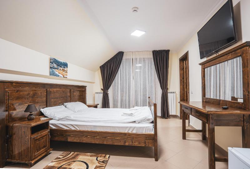 King Room with Mountain View image 3