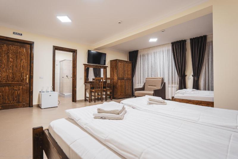 Quadruple Room with Shower image 4