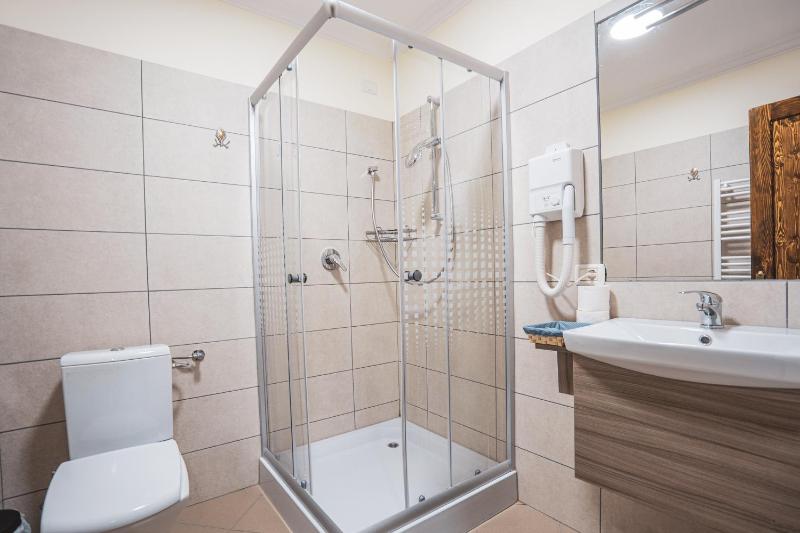 Quadruple Room with Shower image 1