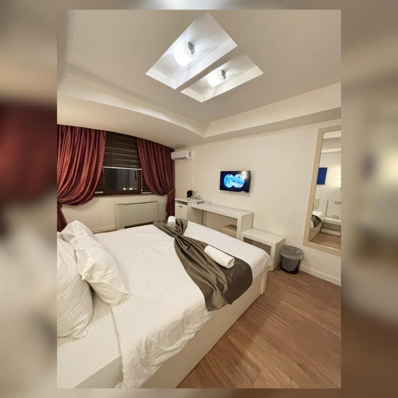 Double Room image 4