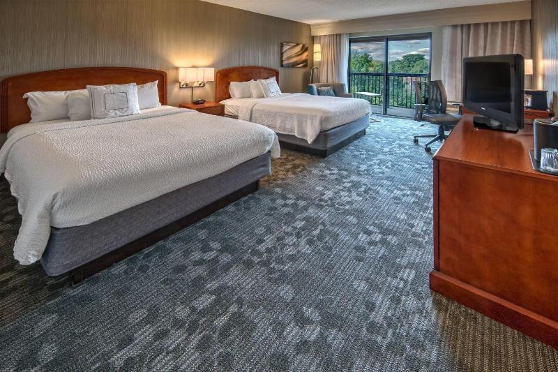 Queen Room with Two Queen Beds and Balcony image 1