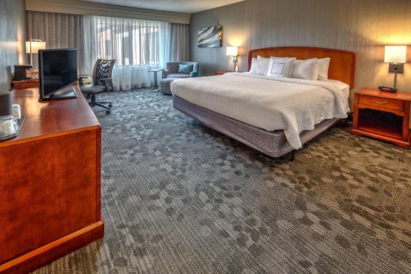 King Room with Sofa Bed image 4
