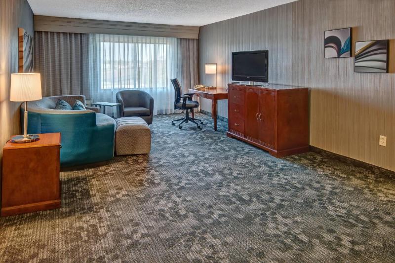 King Suite with Sofa Bed image 3
